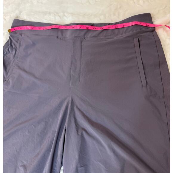 Athleta Brooklyn Bermuda Athletic Shorts Gray Zip Pocket 9” Inseam Women Size 20 - Picture 8 of 10